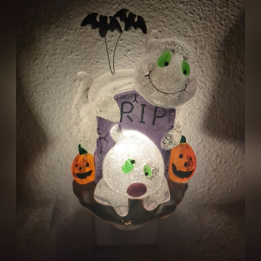 Midwest CBK Lights in the Night - Halloween Night Light. Pre-owned Works